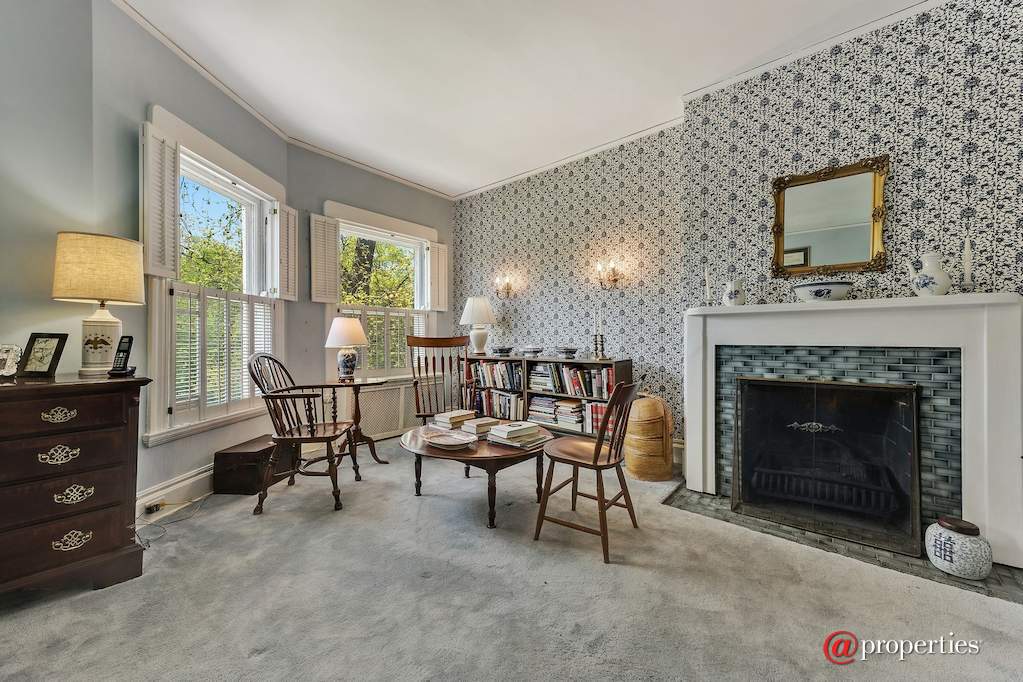 1235 Judson Avenue Evanston, Illinois 60202 - Master Bedroom