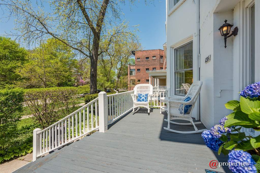 1235 Judson Avenue Evanston, Illinois 60202 - Porch