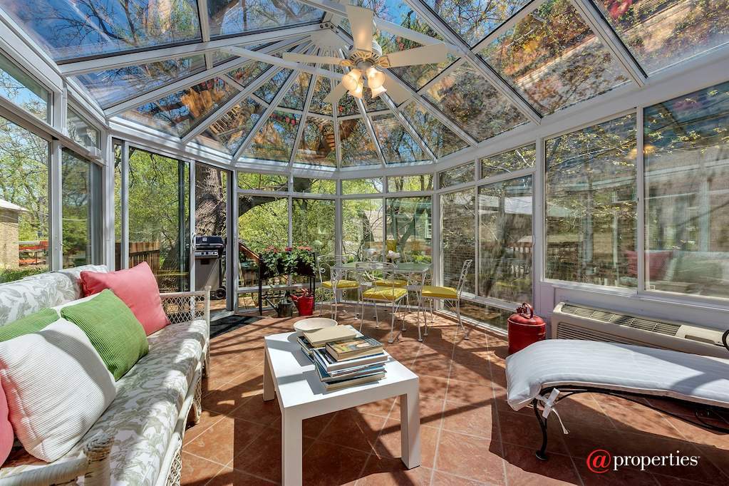 1235 Judson Avenue Evanston, Illinois 60202 - Sun Room