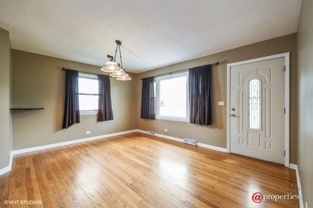 276 N Edgewood Avenue Lombard, Illinois 60148 - Living Room