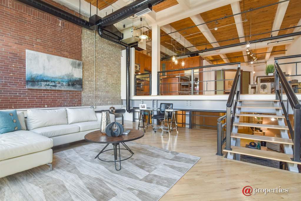 1728 N Damen Avenue #107 Chicago, Illinois 60647 - Living Room