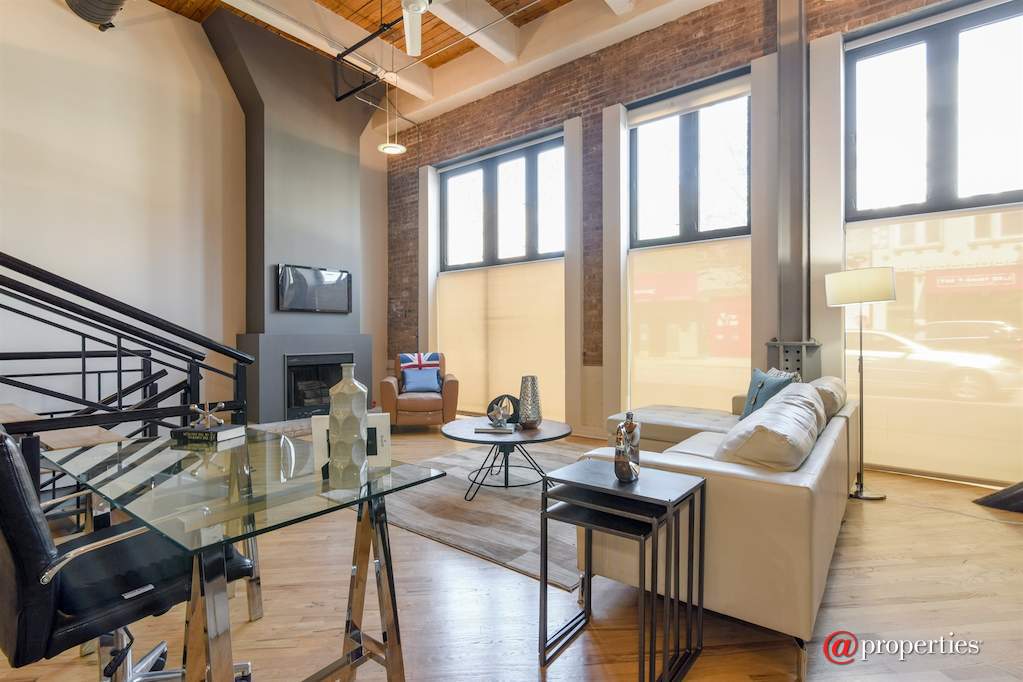 1728 N Damen Avenue #107 Chicago, Illinois 60647 - Living Room