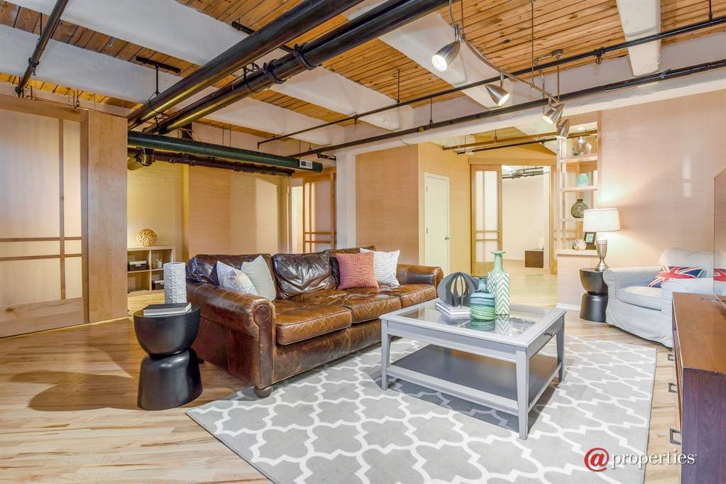 1728 N Damen Avenue #107 Chicago, Illinois 60647 - Family Room