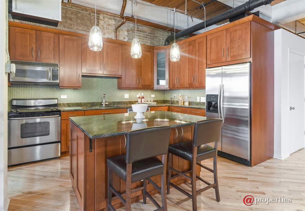 1728 N Damen Avenue #107 Chicago, Illinois 60647 - Kitchen