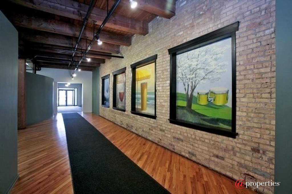 1728 N Damen Avenue #107 Chicago, Illinois 60647 - Lobby