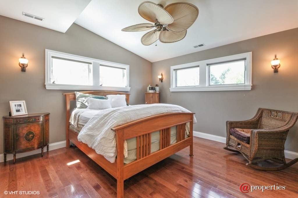 1530 Deerfield Place Highland Park, Illinois 60035 - Master Bedroom
