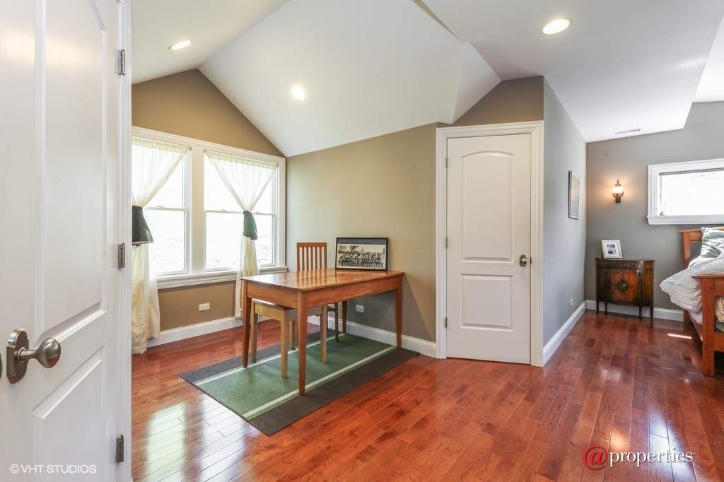 1530 Deerfield Place Highland Park, Illinois 60035 - Master Bedroom