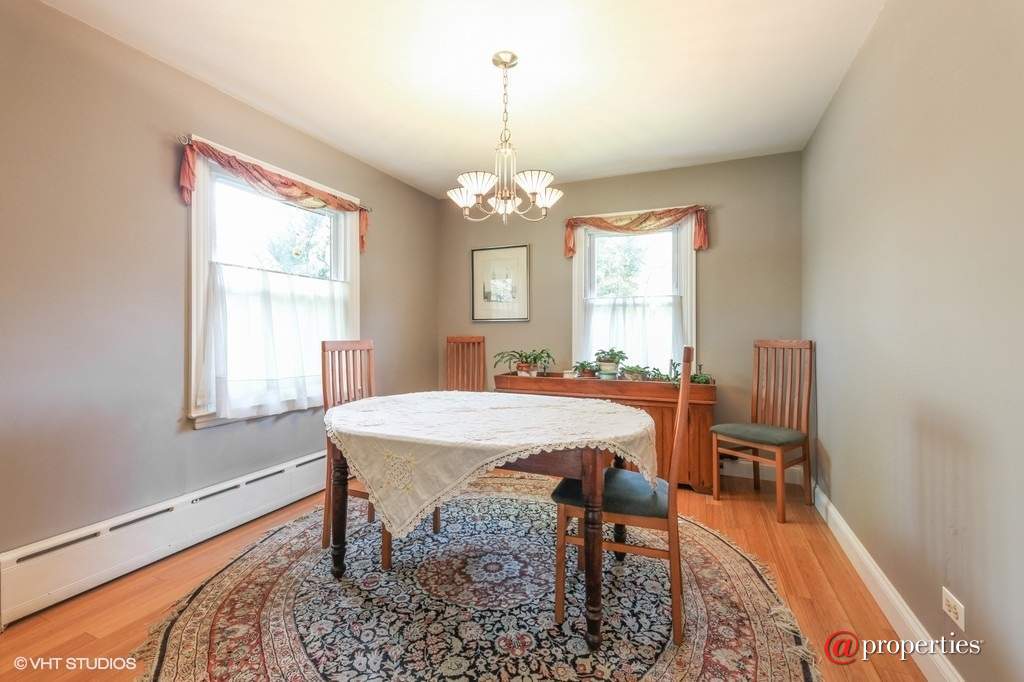 1530 Deerfield Place Highland Park, Illinois 60035 - Dining Room