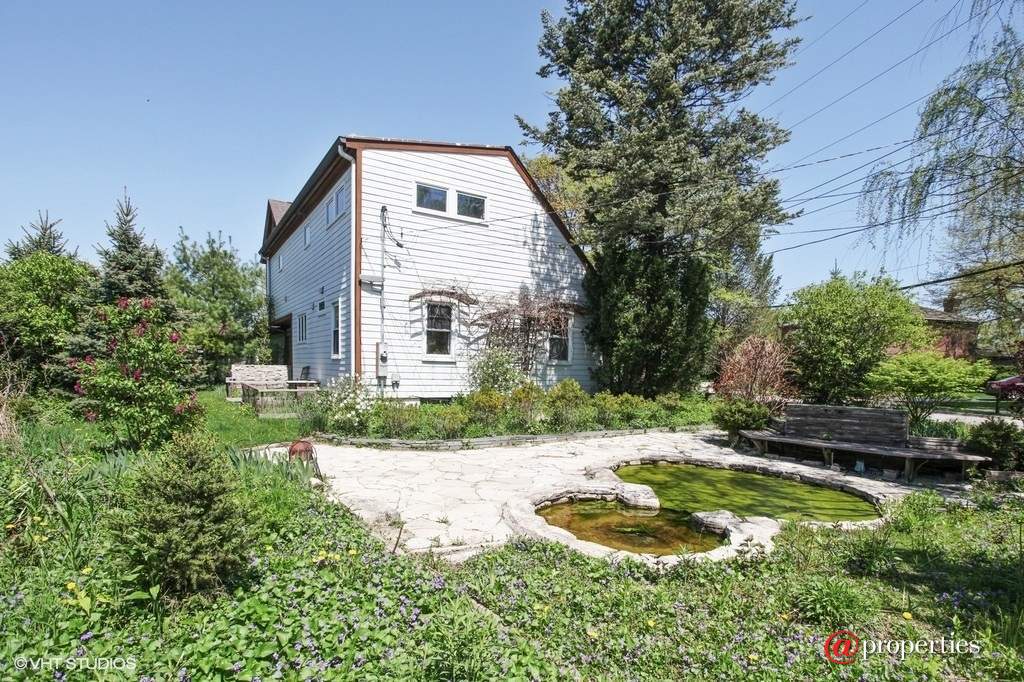 1530 Deerfield Place Highland Park, Illinois 60035 - Side Yard