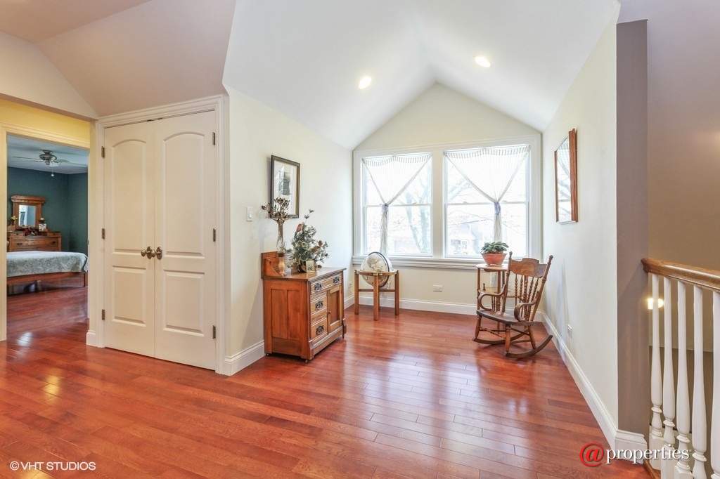 1530 Deerfield Place Highland Park, Illinois 60035 - Loft