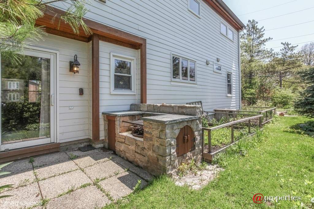 1530 Deerfield Place Highland Park, Illinois 60035 - Rear View