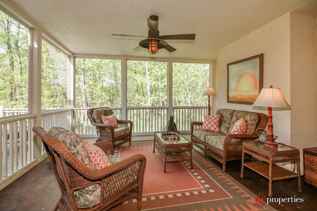 1690 Geneva Club Dr Lake Geneva, Wisconsin 53147 - Terrace