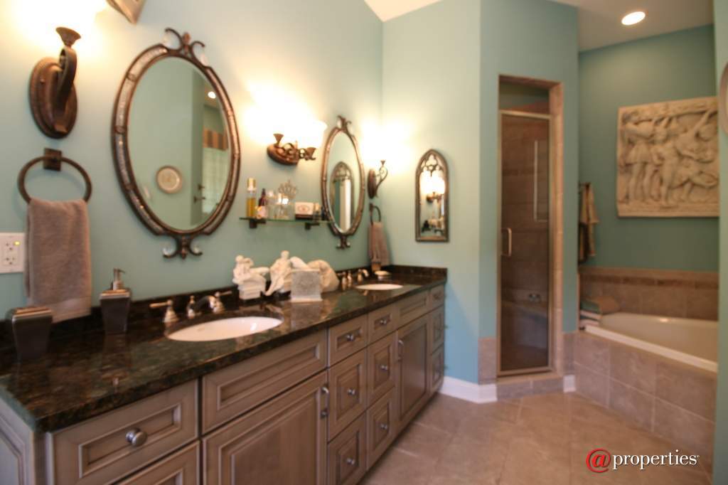 1690 Geneva Club Dr Lake Geneva, Wisconsin 53147 - Master Bathroom