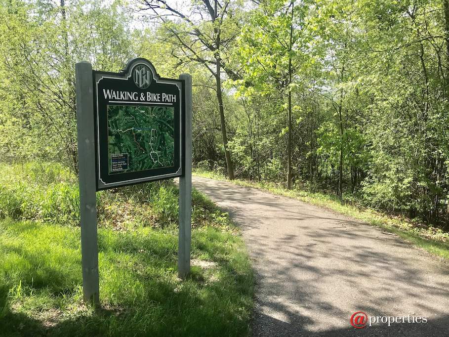 1690 Geneva Club Dr Lake Geneva, Wisconsin 53147 - Walking and Bike Paths