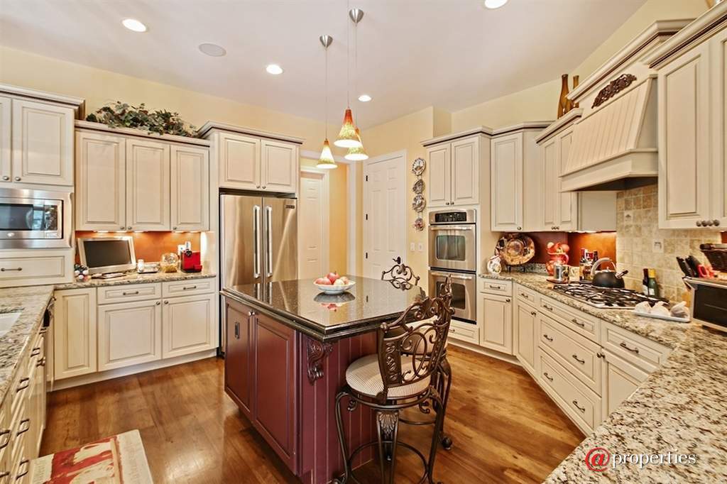 1690 Geneva Club Dr Lake Geneva, Wisconsin 53147 - Kitchen