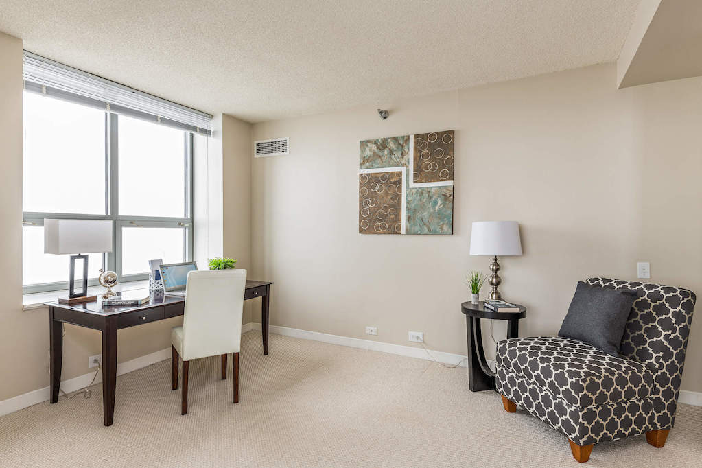 474 N Lake Shore Drive #6004 Chicago, Illinois 60611 - Den