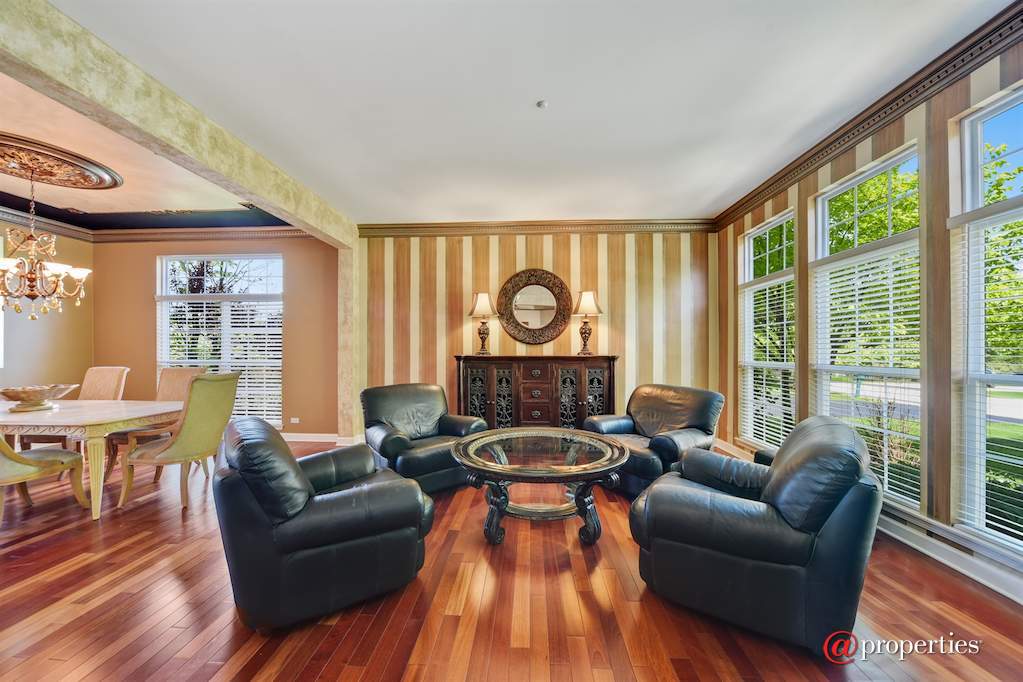 8140 S Boulder Court Long Grove, Illinois 60047 - Living Room