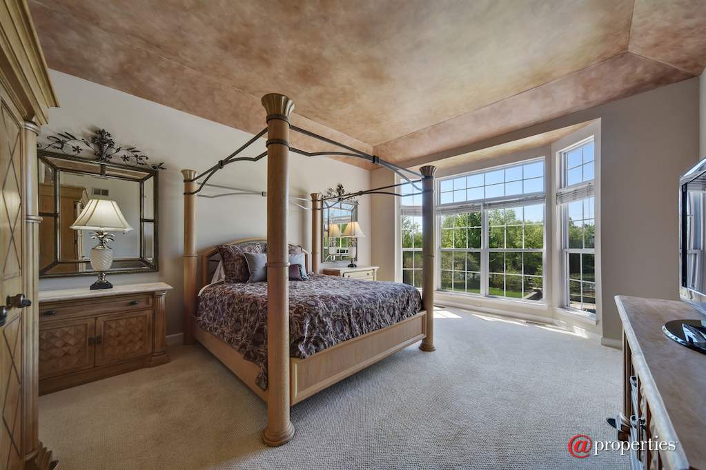8140 S Boulder Court Long Grove, Illinois 60047 - Master Bedroom