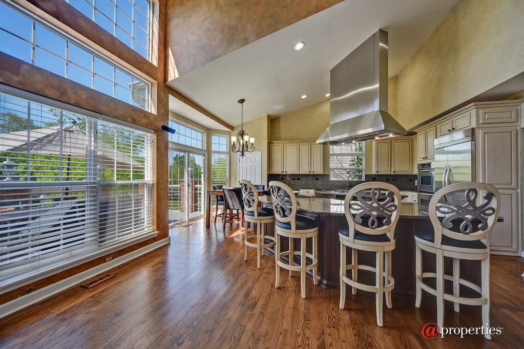 8140 S Boulder Court Long Grove, Illinois 60047 - Kitchen
