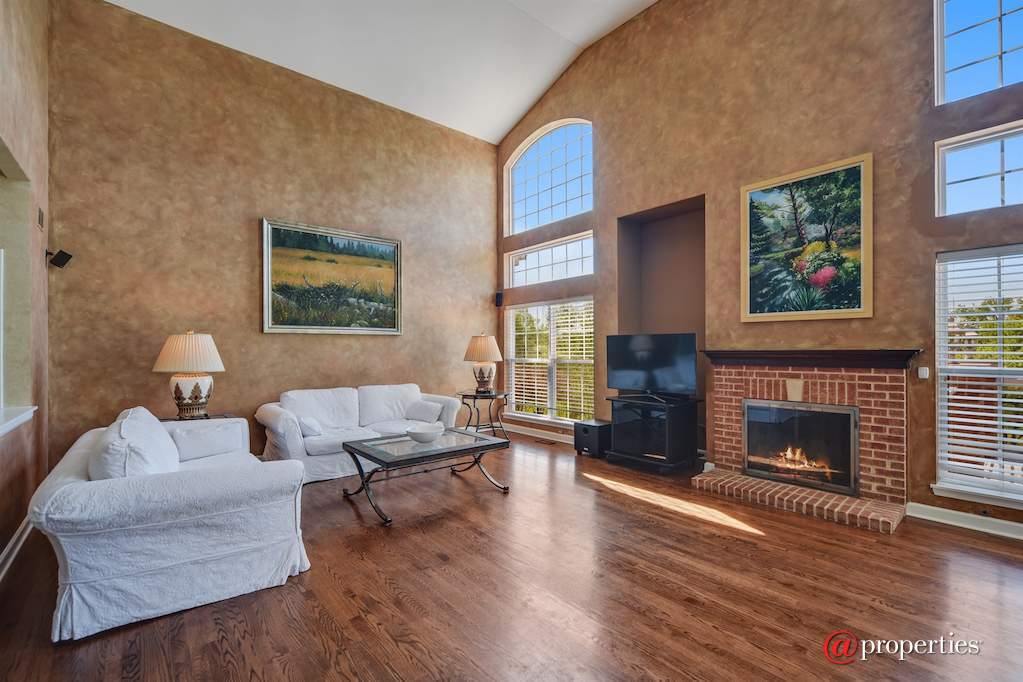 8140 S Boulder Court Long Grove, Illinois 60047 - Family Room