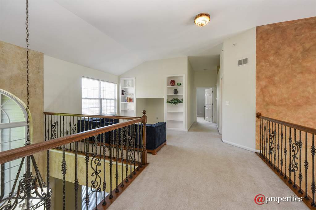 8140 S Boulder Court Long Grove, Illinois 60047 - Loft