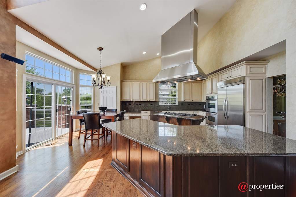 8140 S Boulder Court Long Grove, Illinois 60047 - Kitchen