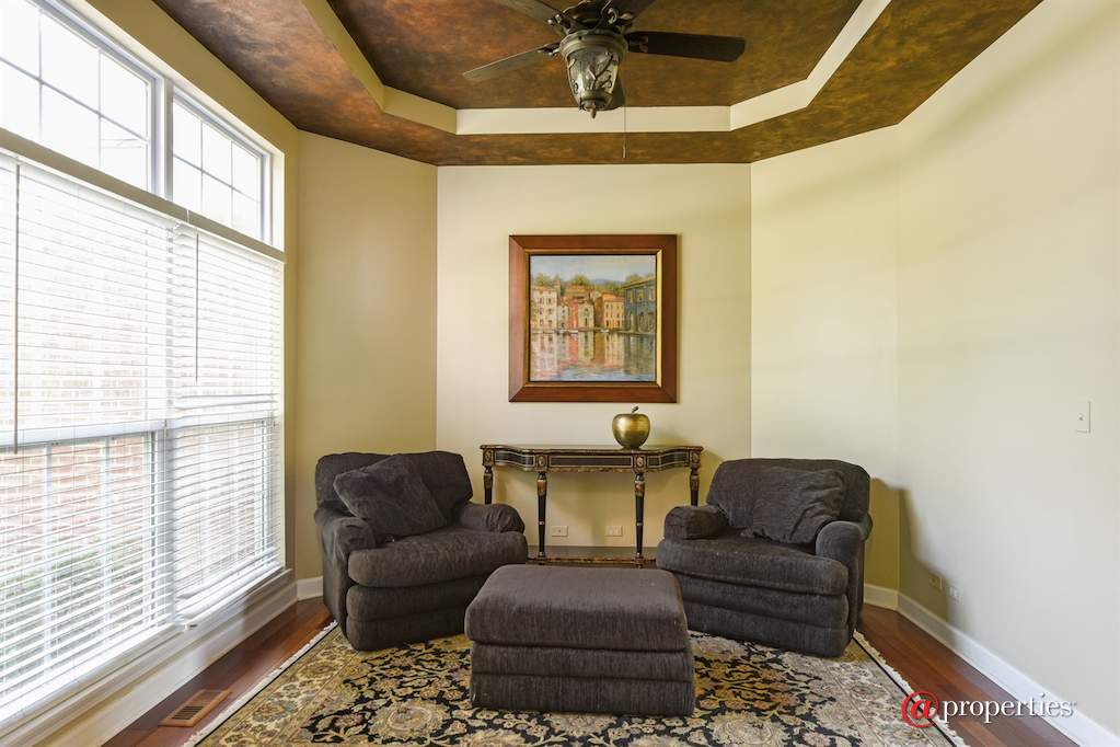 8140 S Boulder Court Long Grove, Illinois 60047 - Den