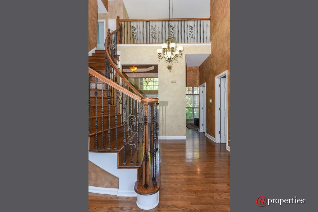 8140 S Boulder Court Long Grove, Illinois 60047 - Staircase