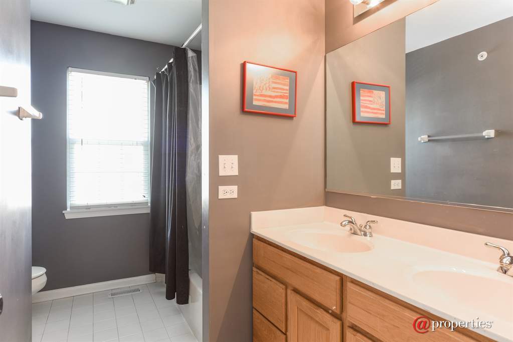8140 S Boulder Court Long Grove, Illinois 60047 - 2nd Bathroom