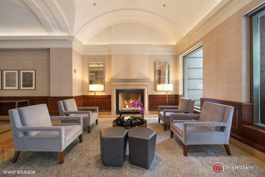 25 E Superior Street #4102 Chicago, Illinois 60611 - Lobby
