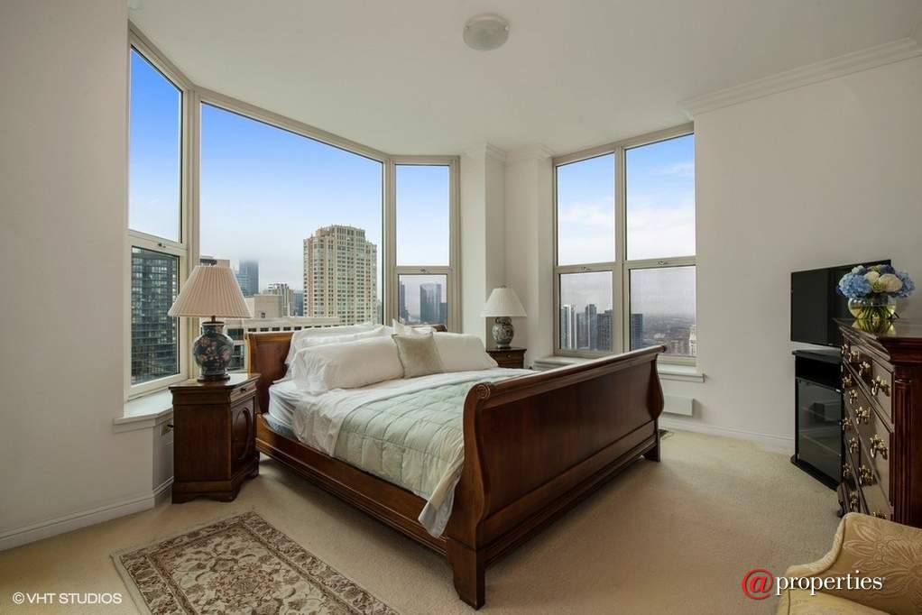 25 E Superior Street #4102 Chicago, Illinois 60611 - Master Bedroom