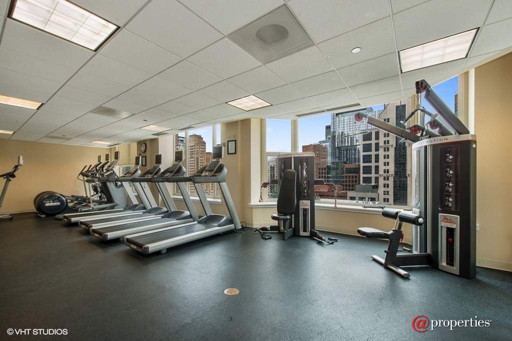25 E Superior Street #4102 Chicago, Illinois 60611 - Gym