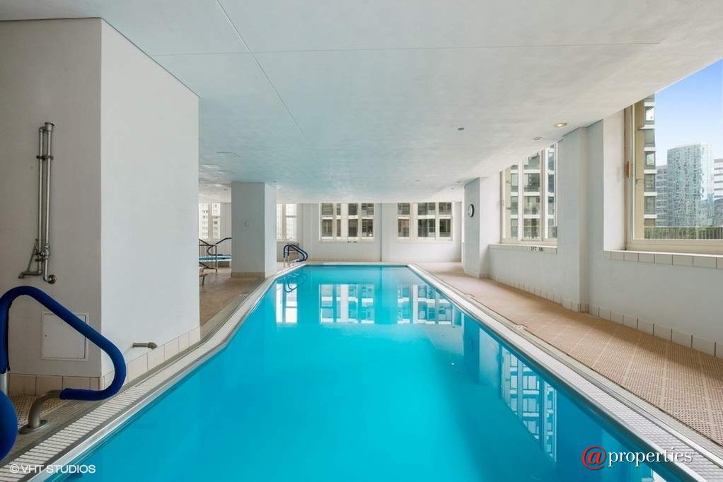 25 E Superior Street #4102 Chicago, Illinois 60611 - Pool