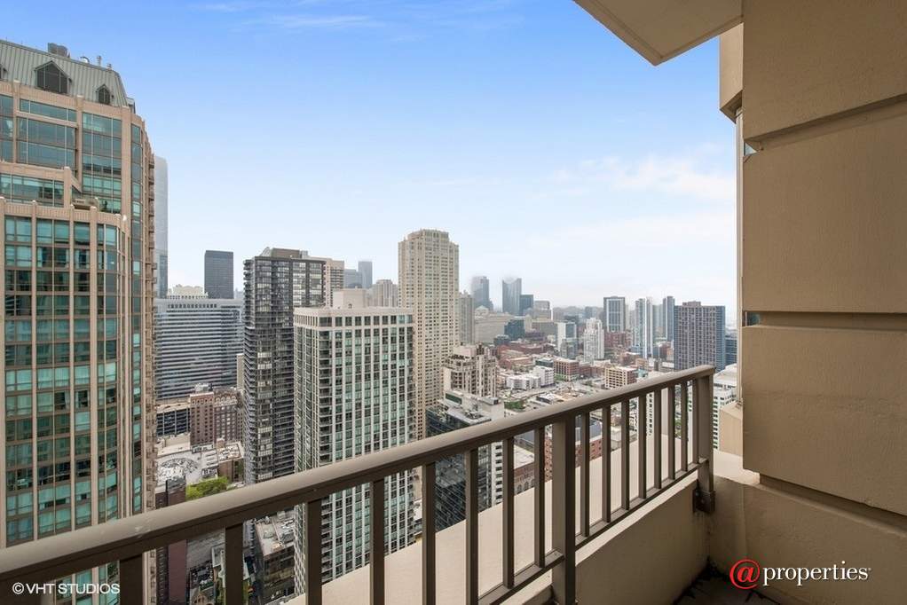 25 E Superior Street #4102 Chicago, Illinois 60611 - Balcony