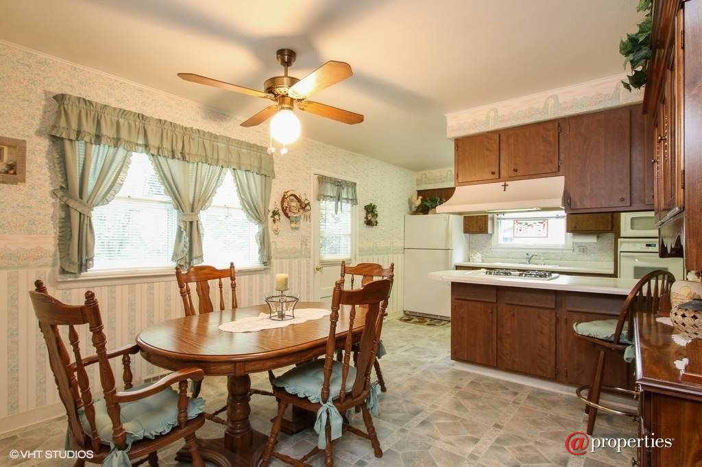 1806 Pheasant Ave Twin Lakes, Wisconsin 53181 - Kitchen / Dining Room