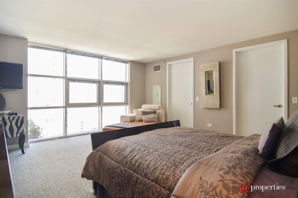 545 N Dearborn Street #3502 Chicago, Illinois 60654 - Master Bedroom