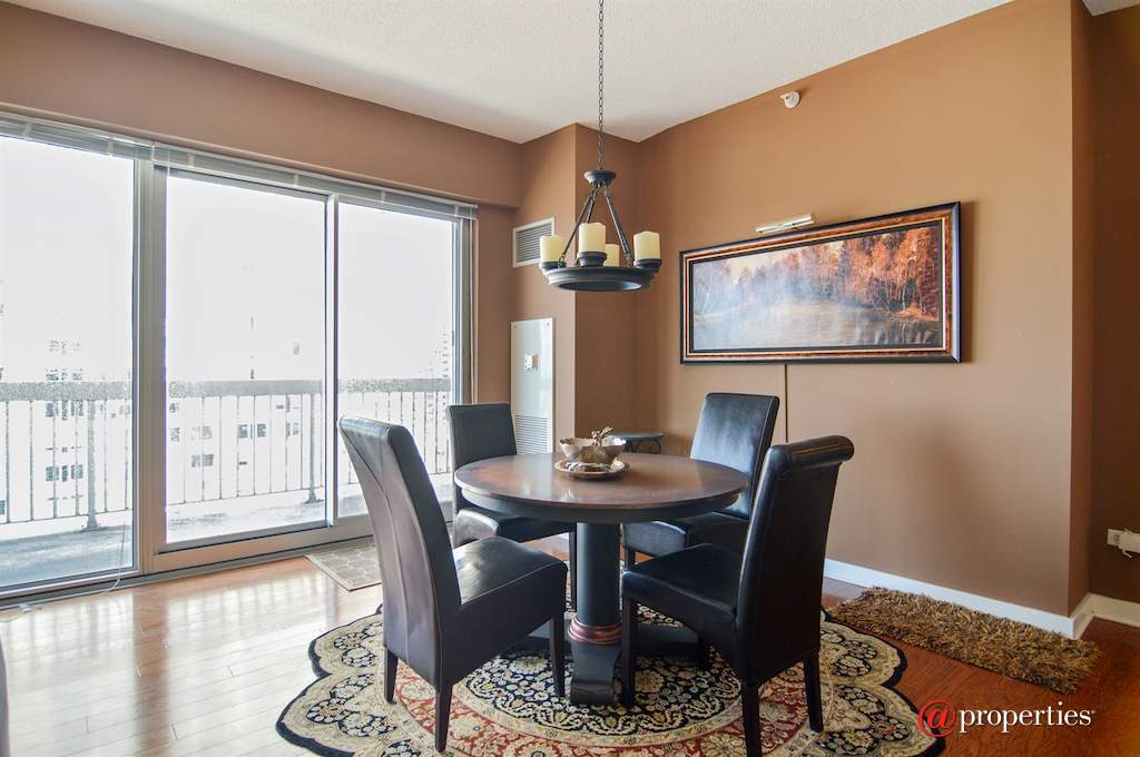545 N Dearborn Street #3502 Chicago, Illinois 60654 - Dining Room