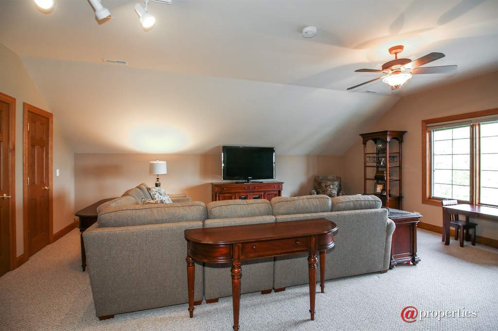 4918 Pioneer Road Mchenry, Illinois 60051 - Bonus Room