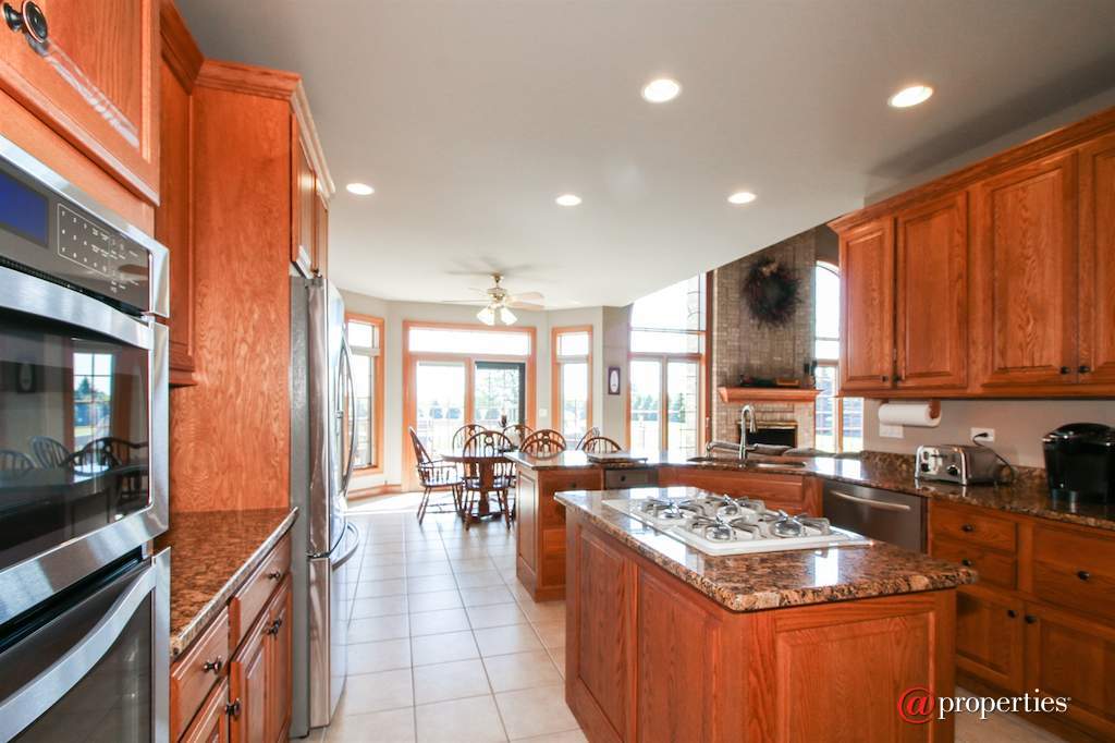 4918 Pioneer Road Mchenry, Illinois 60051 - Kitchen