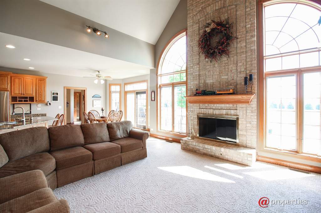 4918 Pioneer Road Mchenry, Illinois 60051 - Great Room