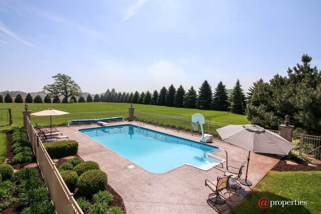 4918 Pioneer Road Mchenry, Illinois 60051 - Pool