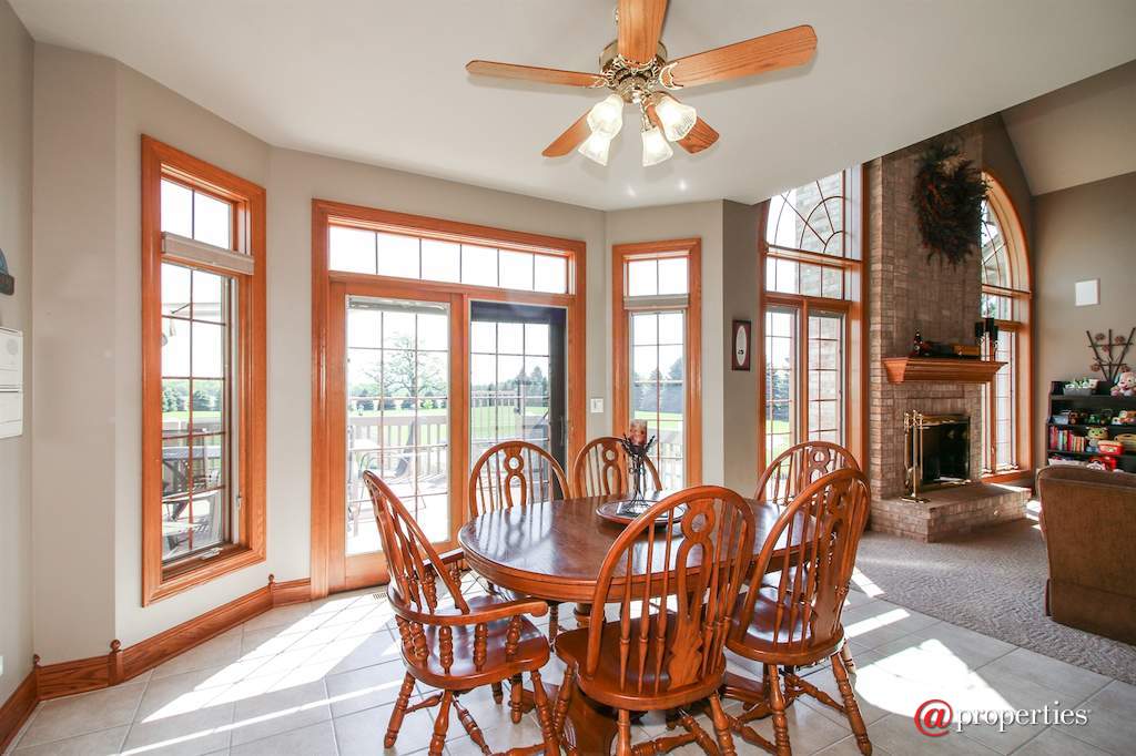4918 Pioneer Road Mchenry, Illinois 60051 - Breakfast Area