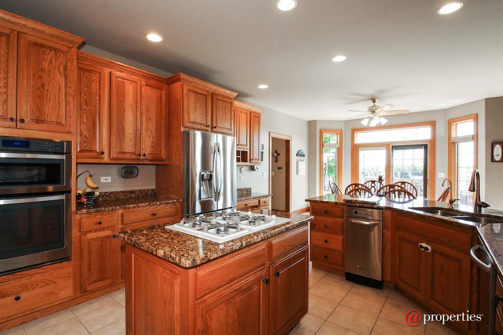 4918 Pioneer Road Mchenry, Illinois 60051 - Kitchen