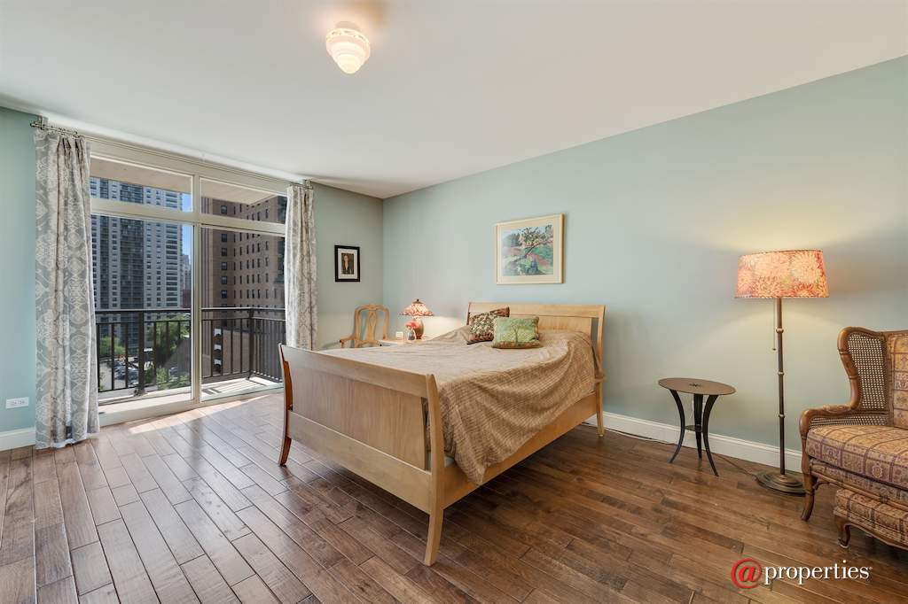 21 W Chestnut Street #906 Chicago, Illinois 60611 - Master Bedroom