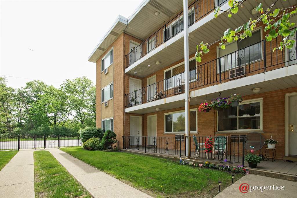 4602 River Road #A1 Schiller Park, Illinois 60176 - Front View