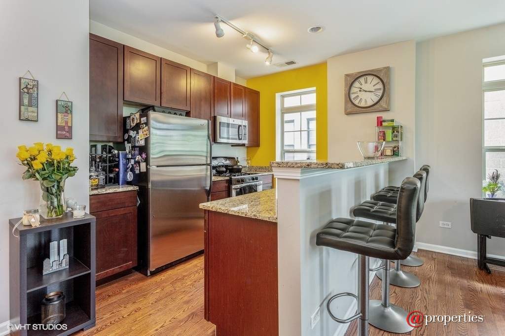 3815 S Langley Avenue #202 Chicago, Illinois 60653 - Kitchen