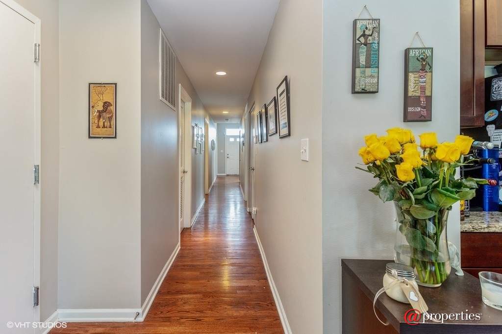 3815 S Langley Avenue #202 Chicago, Illinois 60653 - Hallway