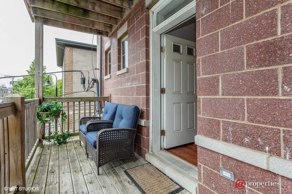 3815 S Langley Avenue #202 Chicago, Illinois 60653 - Deck