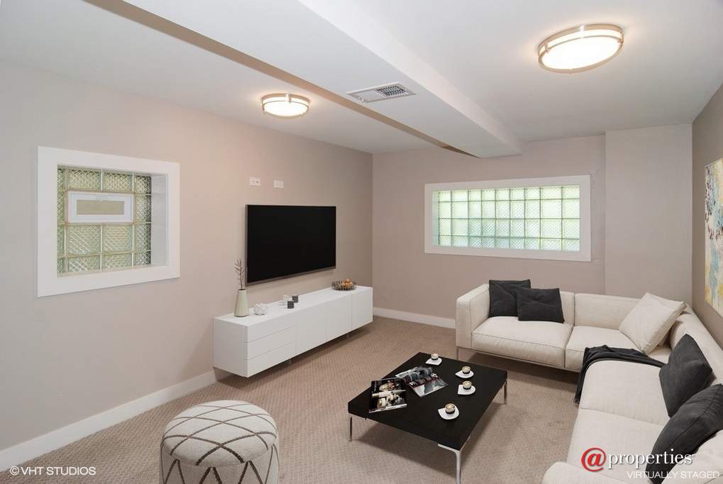 1182 Wisconsin Avenue Oak Park, Illinois 60304 - Family Room