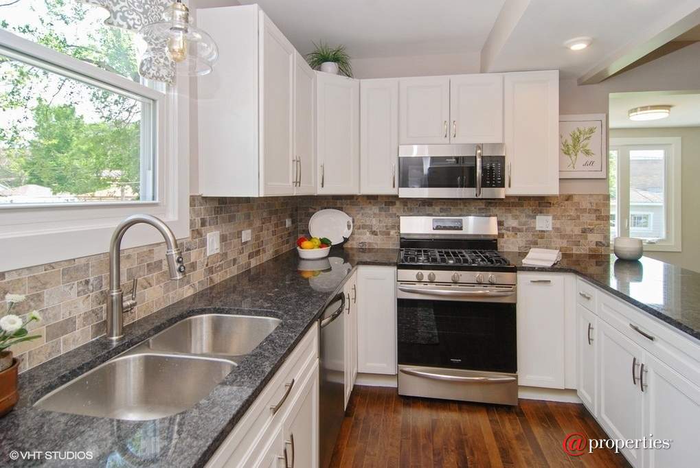 1182 Wisconsin Avenue Oak Park, Illinois 60304 - Kitchen